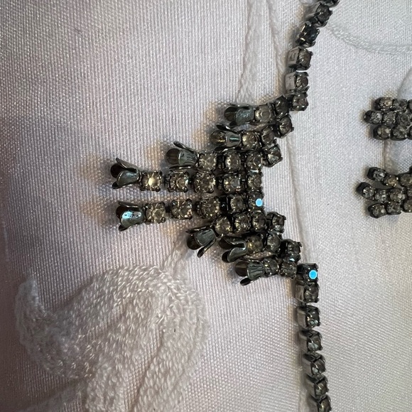 Vintage 14 inch Faux Crystal Neclace with pierced earrings - Picture 3 of 5